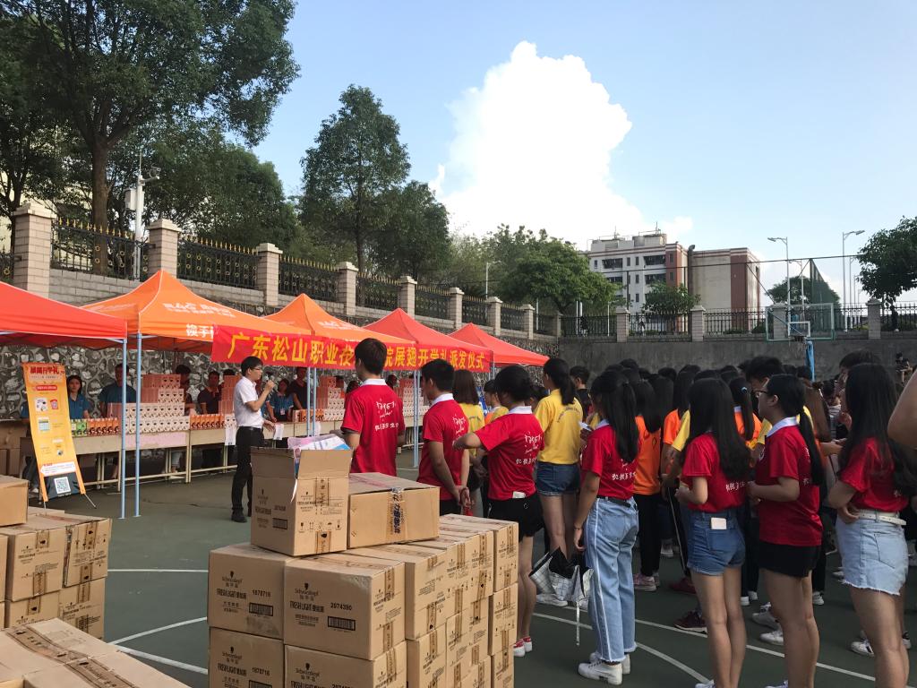 F:\网络稿件\2017年9月网络\展翅开学礼派发新闻稿及相片\微信图片_20170913151104.jpg